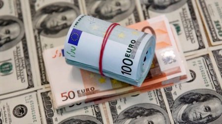 اليورو ينخفض إلى أدنى مستوى له مقابل الدولار منذ مايو 2020