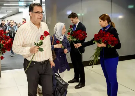 وصول مواطنين أتراك إلى مطار إسطنبول بعد إجلائهم من السودان