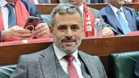اعتداء بسكين على رئيس بلدية تركي أمام منزله وإصابة نجله