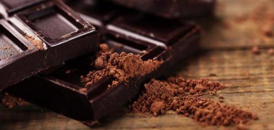 دراسة مفاجئة.. الشوكولاتة الداكنة تخفض مستويات السكر في الدم خلال دقائق