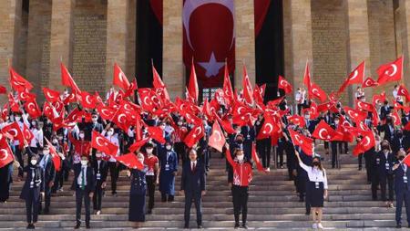 تركيا تحيي ذكرى أتاتورك وتحتفل بعيد الشباب