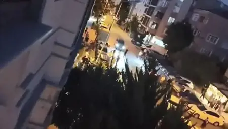 إطلاق نار من سيارة على مقهى في بايرامباشا الإسطنبولية.. إصابة 3 زبائن