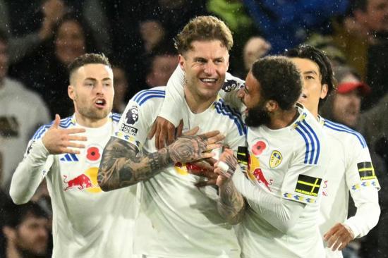 ليدز يونايتد يسحق كريستال بالاس برباعية