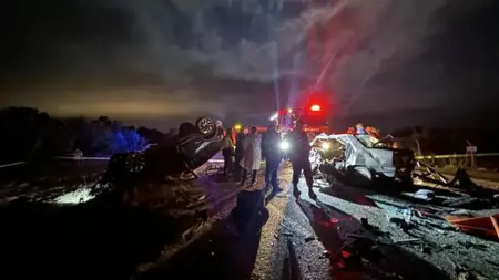 مصرع شخص وإصابة آخر في حادث تصادم بين سيارتين في قرمان التركية