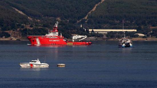 تركيا: وصول سفينة "نينه خاتون" لدعم حرائق الغابات