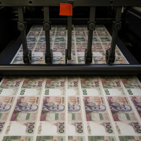 تغيير العملة في سوريا.. بين كسر وهم التضخم وكشف أموال الحرب وبداية عهد جديد