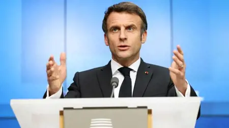 مكالمة هاتفية تجمع بين الأمير سلمان والرئيس الفرنسي