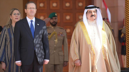 في زيارة الأولى من نوعها.. الرئيس الإسرائيلي يصل إلى البحرين