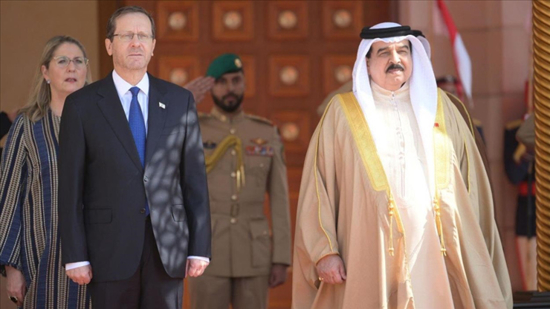 في زيارة الأولى من نوعها.. الرئيس الإسرائيلي يصل إلى البحرين