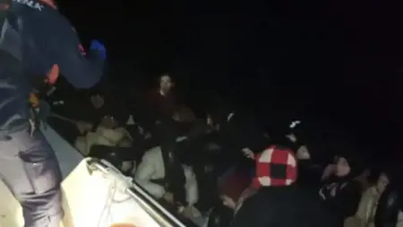 إنقاذ 32 مهاجرا غير نظامي قبالة سواحل إزمير