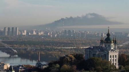 انفجارات تهز مدينة كييف تستهدف محطة للطاقة