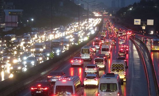 كثافة مرورية عالية في طرقات إسطنبول تتجاوز 60 في المائة