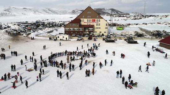 مركز تزلج هاسيريك في بينغول يستضيف 20 ألف شخص في 15 يومًا