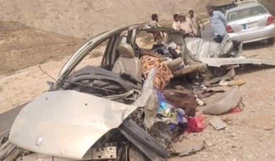 وفاة عائلة كاملة في حادث تصادم مروع يشطر سيارة إلى نصفين باليمن