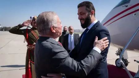 الأردن وسوريا يبحثان تعزيز العلاقات.. الملك عبد الله الثاني يستقبل أحمد الشرع في زيارة رسمية الأردن وسوريا يبحثان تعزيز العلاقات.. الملك عبد الله الثاني يستقبل أحمد الشرع في زيارة رسمية