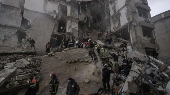 لبنان: 303 قتلى في غارات إسرائيلية جديدة