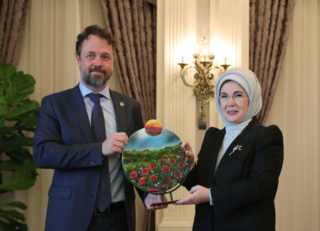برنامج الأمم المتحدة الإنمائي يمنح أمينة أردوغان جائزة فريدة من نوعها
