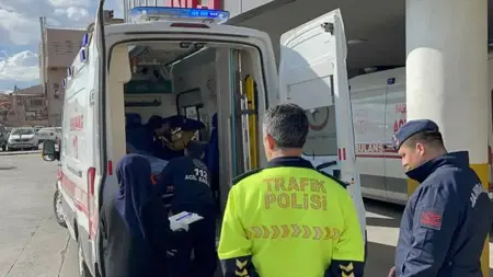 عائلة ناجية من الزلازل تتعرض لحادث مروع على الطريق بين كهرمان مرعش وطرابزون