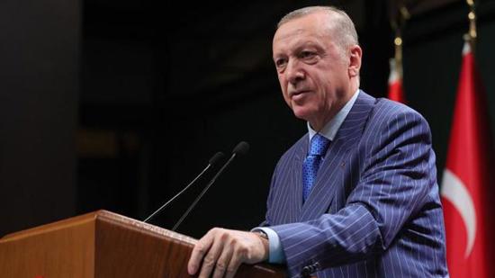 أردوغان يحيي ذكرى وفاة أديبين تركيين كبيرين بتغريدة على تويتر