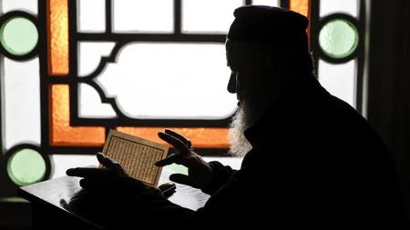 عاجل :الاتحاد العالمي لعلماء المسلمين يدعو الأمم المتحدة لأخذ قرار بشأن إهانة الأديان