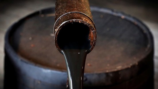  هبوط سعر برميل  النفط "برنت" للمرة الأولى منذ شهرين