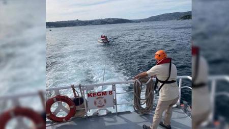 إنقاذ 3 أشخاص على متن قارب عائم بإسطنبول