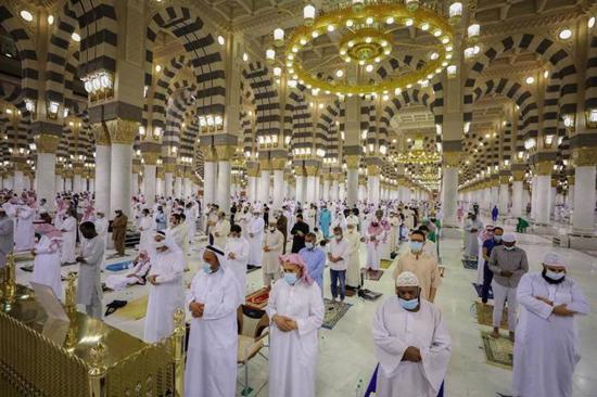 السعودية : رئاسة المسجد النبوي تكمل استعداداتها لاستقبال  المصلين خلال العشر الأواخر