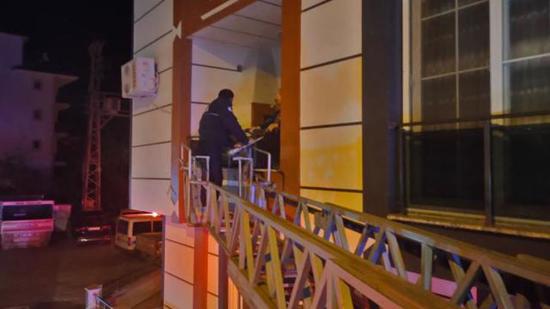 إنقاذ 15 شخصًا محاصرين في شقة مشتعلة في موغلا