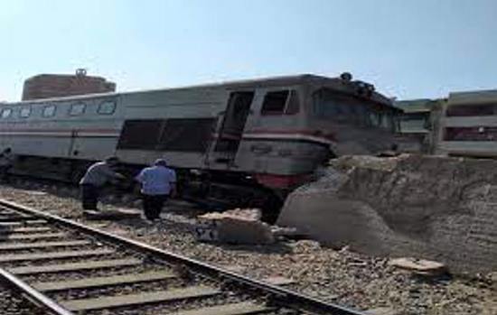 حصيلة أولية..8 قتلى وعشرات الإصابات نتيجة خروج قطار عن القضبان في مصر 