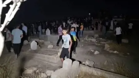 بعد 40 يومًا على الدفن.. أصوات تعلو من داخل أحد القبور بالعراق