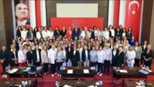 76 رئيسة فرع نسائي في CHP تدعو كليتشدار أوغلو لعقد مؤتمر استثنائي