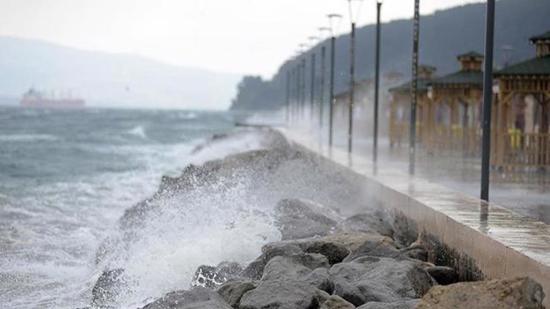 الأرصاد التركية تحذر من عاصفة تضرب مرمرة وبحر إيجة والبحر الأبيض المتوسط