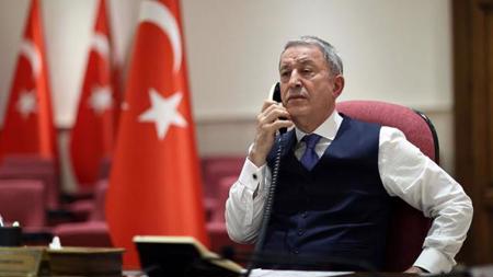 وزير الدفاع التركي يجري مكالمة هاتفية مع نظيره الأمريكي