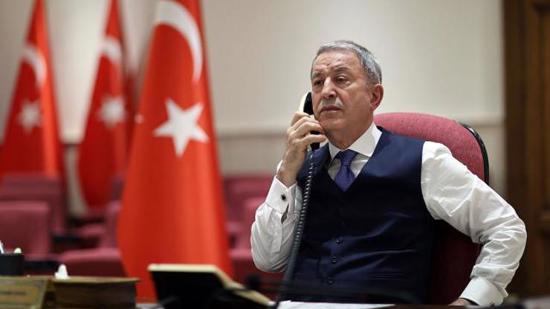 وزير الدفاع التركي يجري مكالمة هاتفية مع نظيره الأمريكي