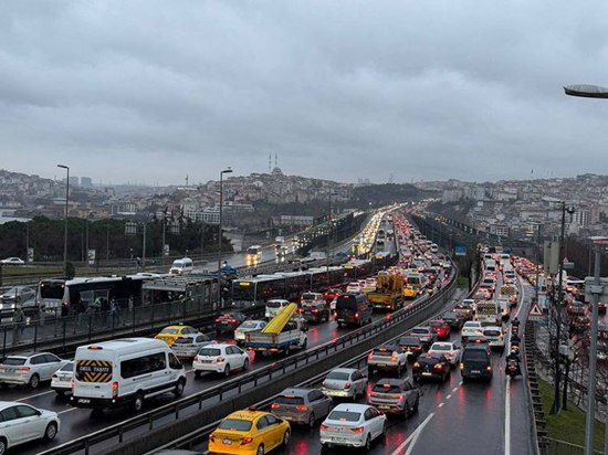 ازدحام مروري كثيف بإسطنبول ازدحام مروري كثيف بإسطنبول