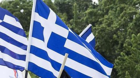 مهاجر يتعرض لضرب مبرح على يد 4 ضباط شرطة في اليونان