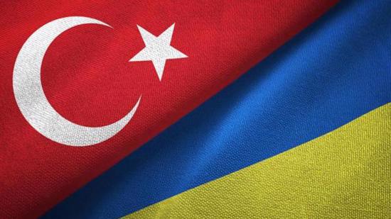 أوكرانيا تشيد بدور تركيا في اتفاقية نقل الحبوب وتصرح: تركيا قوة إقليمية كبرى