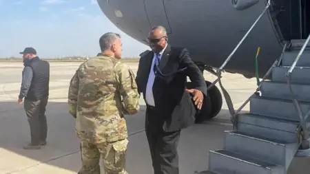 وزير الدفاع الأمريكي في زيارة مفاجئة إلى العراق