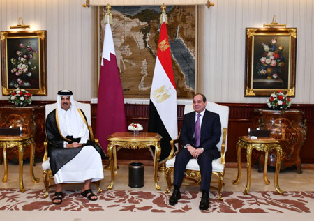 مصر وقطر توقعان ثلاث اتفاقيات لتعزيز التعاون