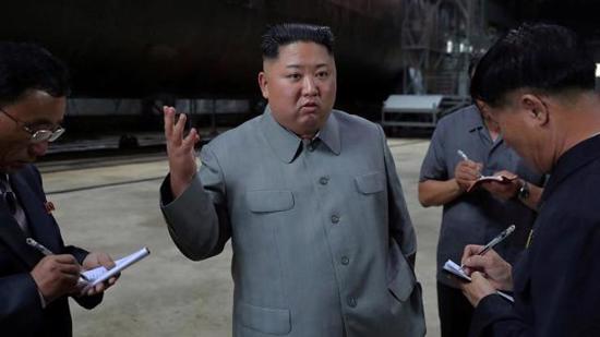 رئيس كوريا الشمالية يحظر ارتداء السراويل الضيقة في البلاد