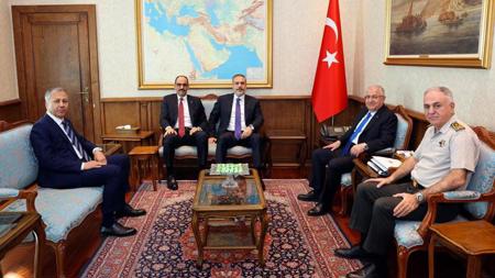 اجتماع استخباراتي هام مع ثلاثة وزراء في وزارة الدفاع التركية