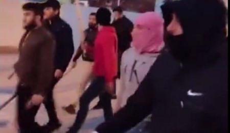 أضنة التركية: توقيف 8 سوريين شاركوا فيديو لهم وهم يحملون سيوفًا