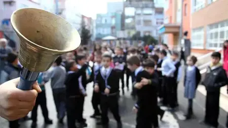 وزير التعليم التركي يعلن تمديد فترة الإجازة في المدارس حتى هذا الموعد