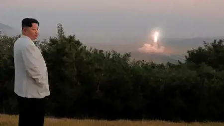 زعيم كوريا الشمالية يدعو إلى زيادة الإمدادات النووية
