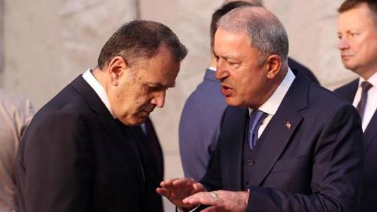 وزير الدفاع التركي يلتقي بنظيره اليوناني
