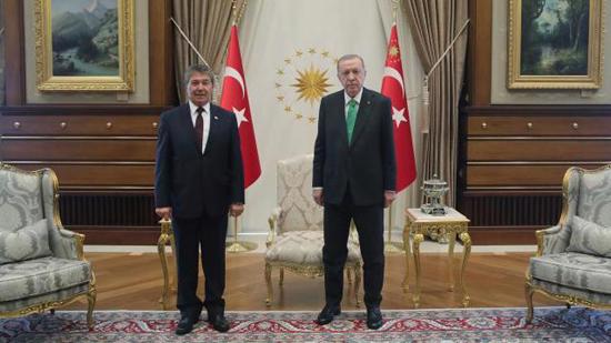 أردوغان يستقبل رئيس وزراء جمهورية شمال قبرص التركية