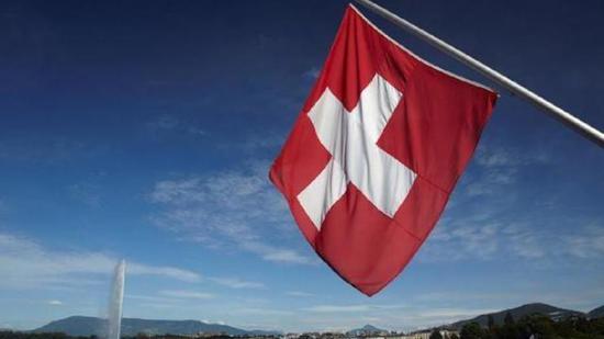 البنك الوطني السويسري يعلن عن خسارة 143 مليار دولار العام الماضي