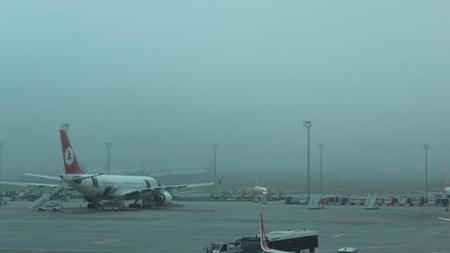 الضباب الكثيف يعيق حركة النقل الجوي في إسطنبول