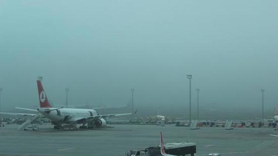 الضباب الكثيف يعيق حركة النقل الجوي في إسطنبول