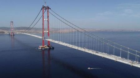 وزير النقل التركي :جسر "جناق قلعة 1915" يشارف على الاكتمال